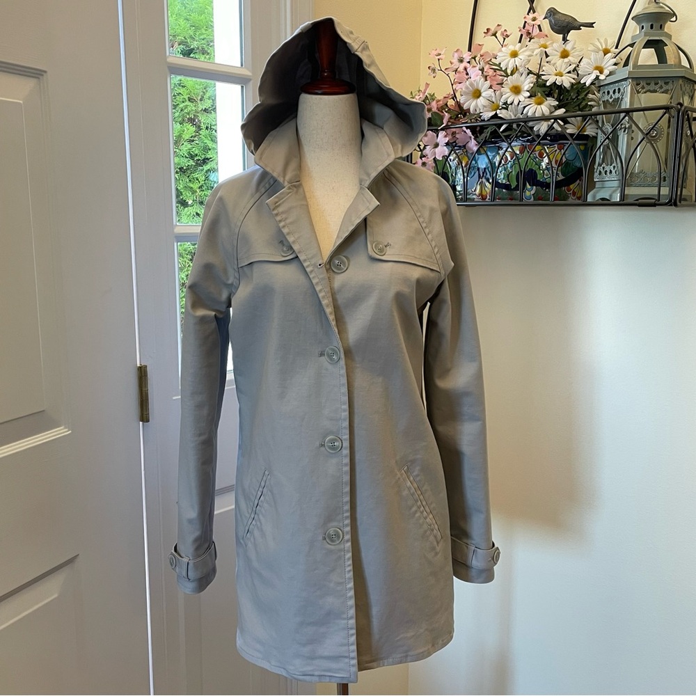 Isaac Mizrahi Live Rain Coat Size XS Grey w Reptile Print Lining Removable Hood